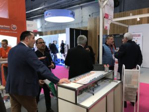 Stand du CNDC au Salon Franchise Expo, mettant en avant les opportunités de coaching d'affaires