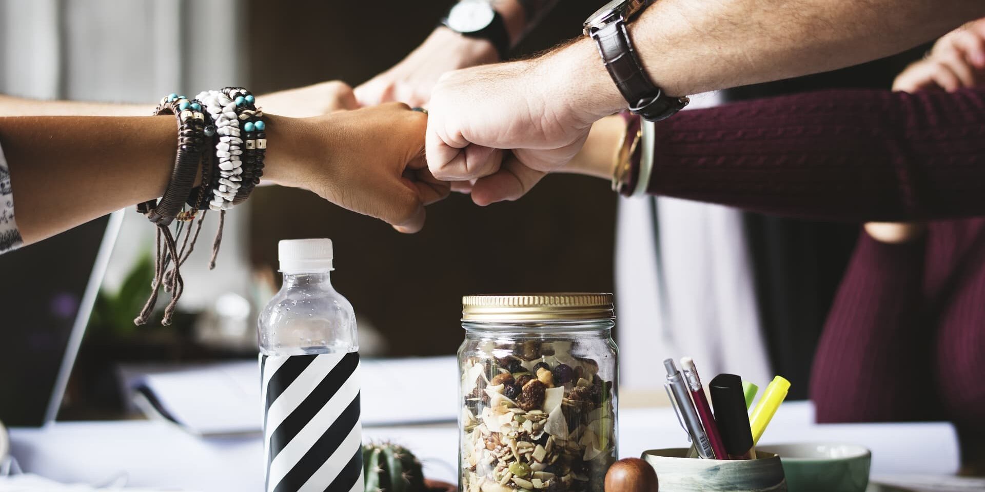 Mise en place d’une politique de communication cohérente en entreprise, mettant en avant la collaboration et la transparence entre les équipes